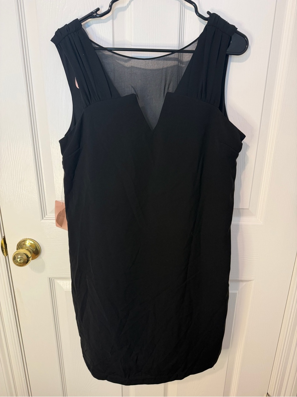 Forever 21 Black Sleeveless V-Neck Shift Dress